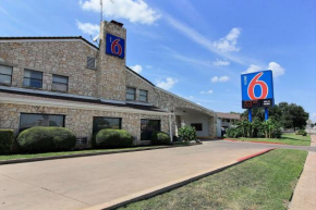 Motel 6 Austin, TX - Central Downtown UT